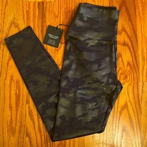 NWT Simply Vera Wang High Rise Faux Leather Shaping Leggings Size is SMA…